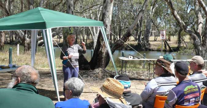 Pam Clunie, ARI, talking to a group of people at Angler Scientist field day at Aysons Reserve